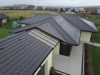 Koniec vlnovkám. Minimalistická strecha s čistým dizajnom je IN!
